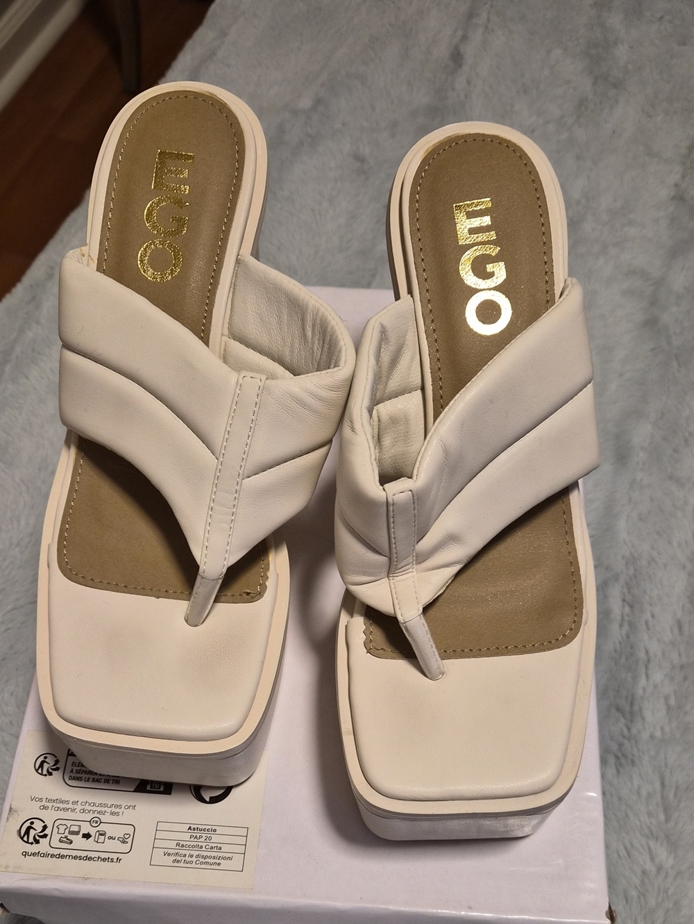 EGO White Padded Platform Thong Sandals Sz 6.5 New